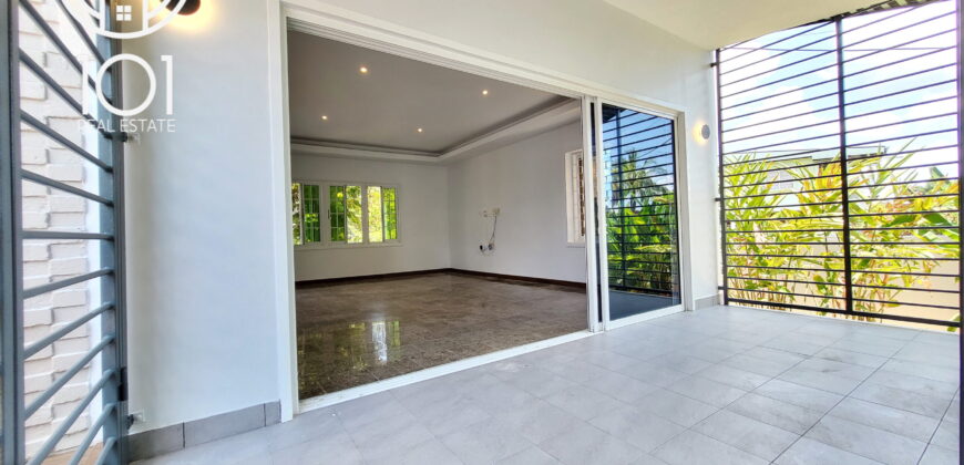 Pluto | Recently renovated story building