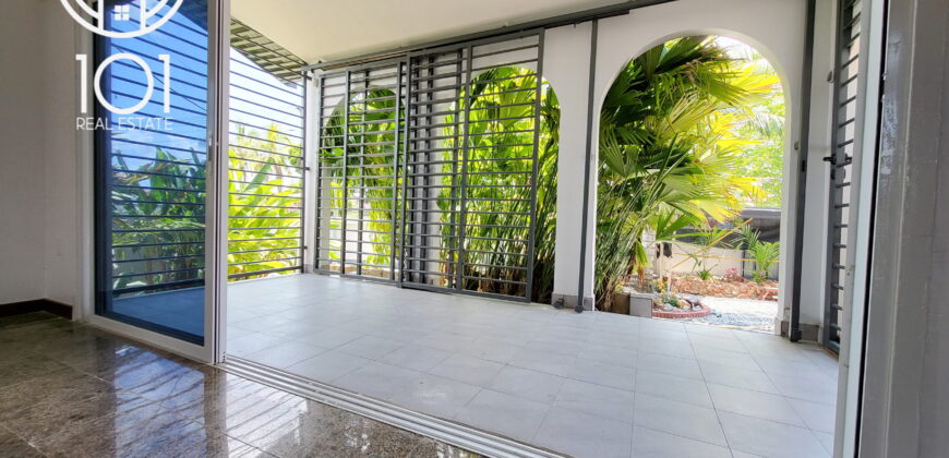 Pluto | Recently renovated story building