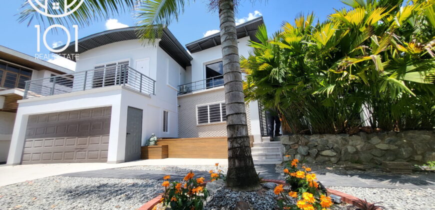 Pluto | Recently renovated story building