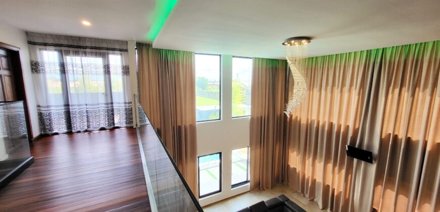 Sundance | Exclusive Two-Story House with Pool