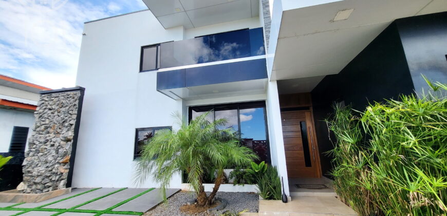 Sundance | Exclusive Two-Story House with Pool