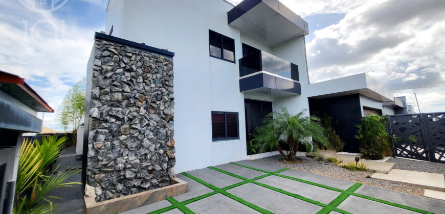 Sundance | Exclusive Two-Story House with Pool