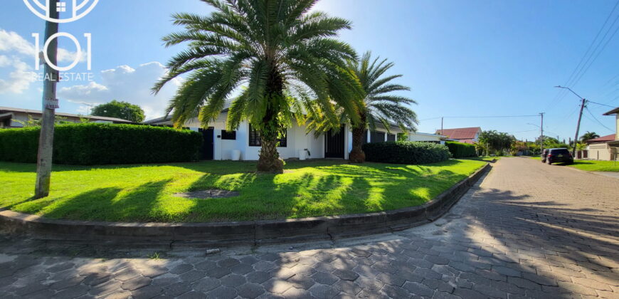 Sandra | Luxury low-rise villa with pool