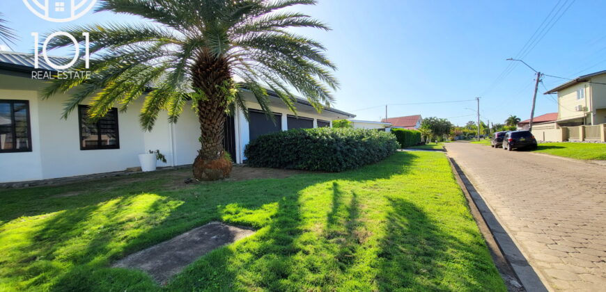 Sandra | Luxury low-rise villa with pool