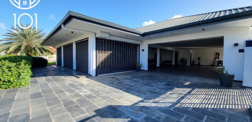 Sandra | Luxury low-rise villa with pool