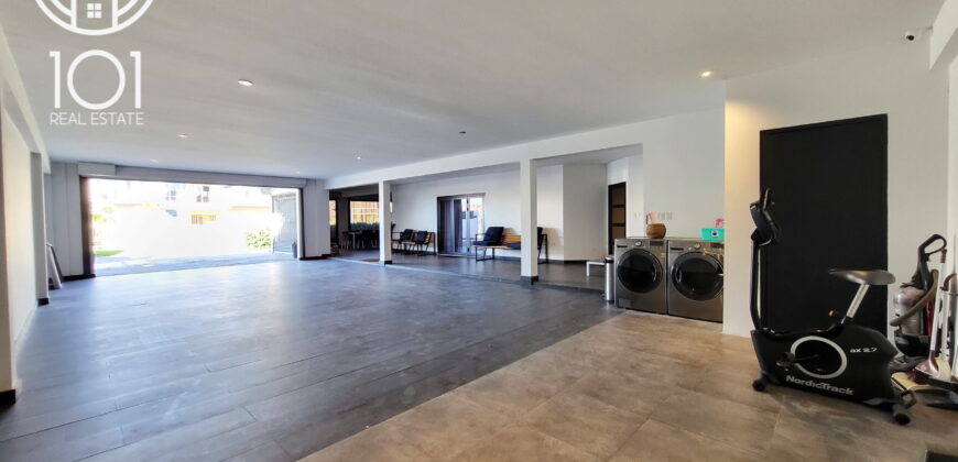 Sandra | Luxury low-rise villa with pool