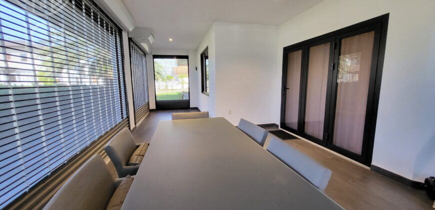 Sandra | Luxury low-rise villa with pool