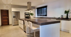 Sandra | Luxury low-rise villa with pool