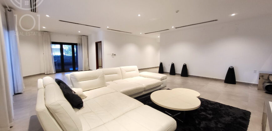 Sandra | Luxury low-rise villa with pool