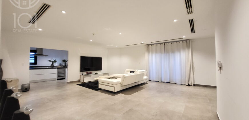 Sandra | Luxury low-rise villa with pool