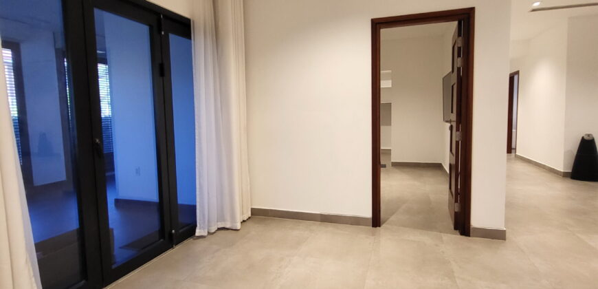 Sandra | Luxury low-rise villa with pool