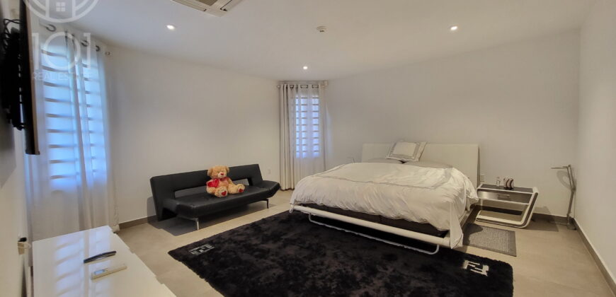 Sandra | Luxury low-rise villa with pool