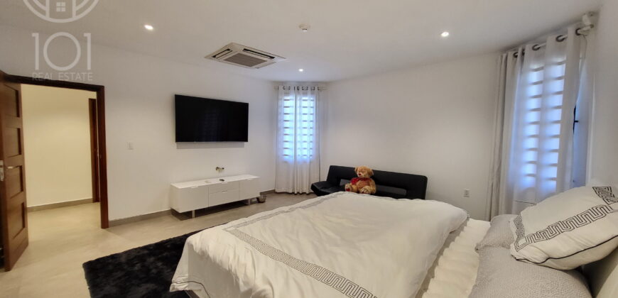 Sandra | Luxury low-rise villa with pool