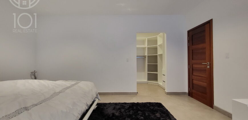 Sandra | Luxury low-rise villa with pool