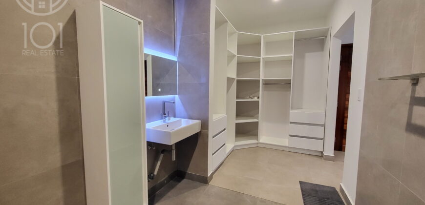 Sandra | Luxury low-rise villa with pool