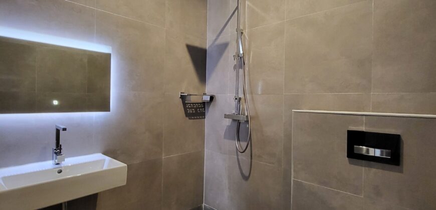 Sandra | Luxury low-rise villa with pool