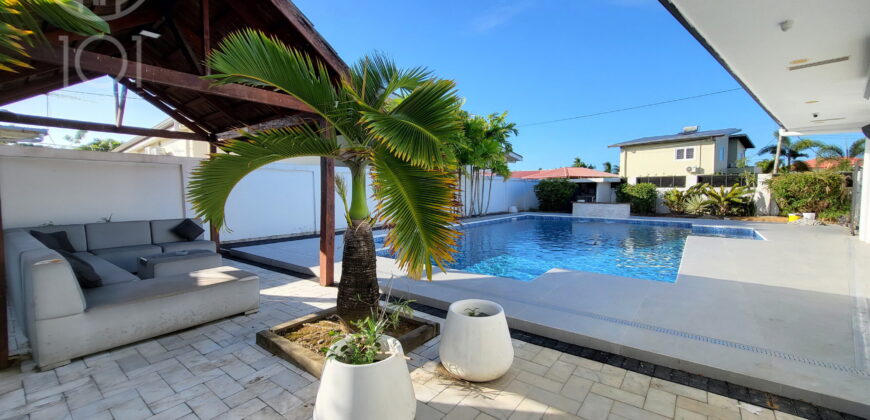 Sandra | Luxury low-rise villa with pool