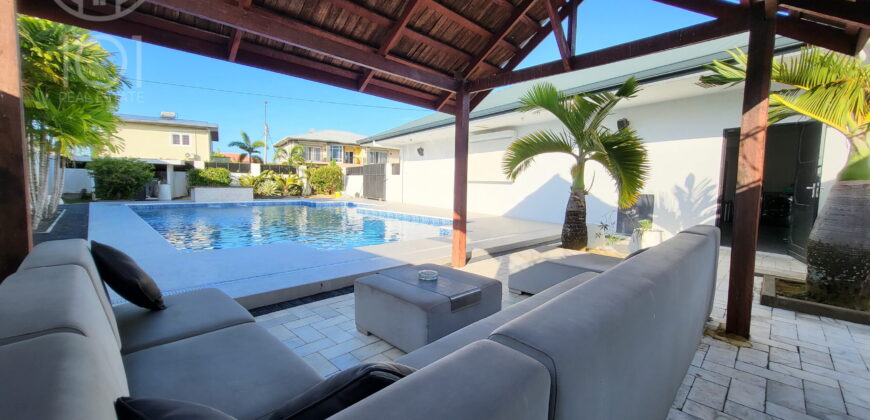 Sandra | Luxury low-rise villa with pool