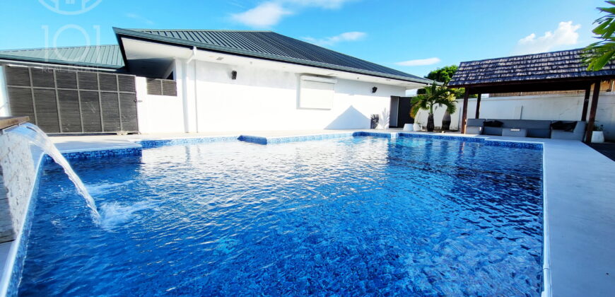 Sandra | Luxury low-rise villa with pool