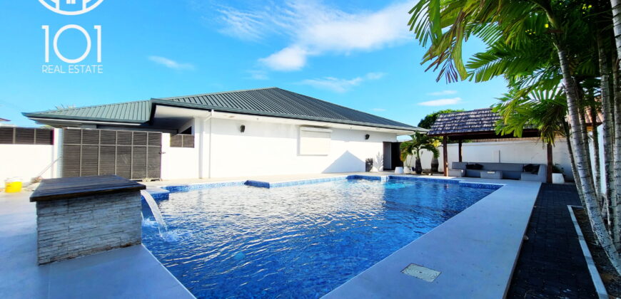 Sandra | Luxury low-rise villa with pool