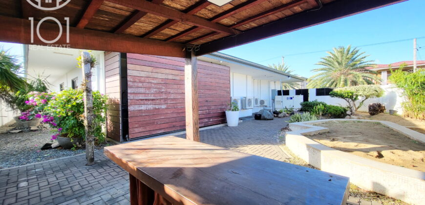 Sandra | Luxury low-rise villa with pool