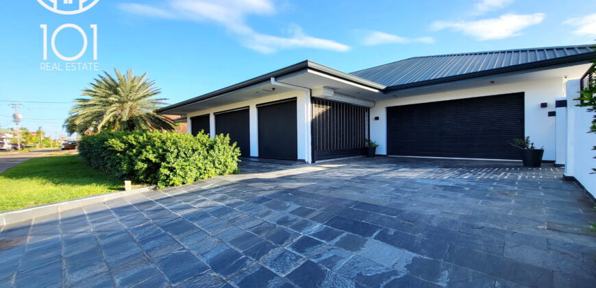 Sandra | Luxury low-rise villa with pool