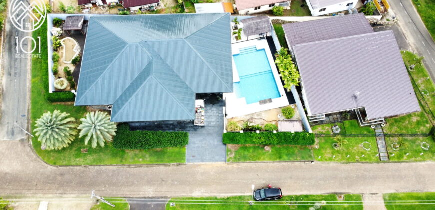 Sandra | Luxury low-rise villa with pool